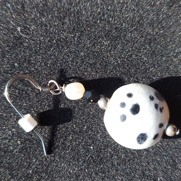 Douglas Paquette Pawprint Dangle Earrings 🐾 - Picture 3 of 3